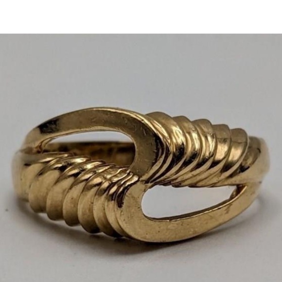 Jewelry - 14 K solid yellow gold; Art Deco size 6.75 ring